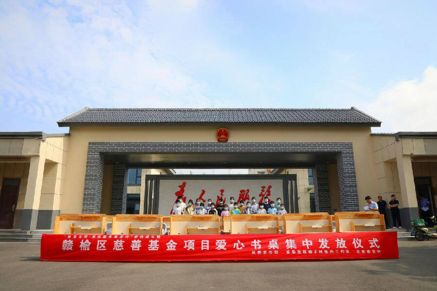 发放仪式活动现场（张南宁 摄）