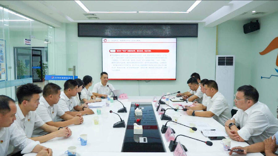 中国电信梧州万秀区分公司党支部书记讲党课（莫焜 摄）