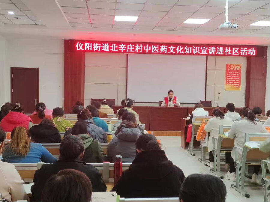 中医药文化宣讲进社区（张雪玉摄）
