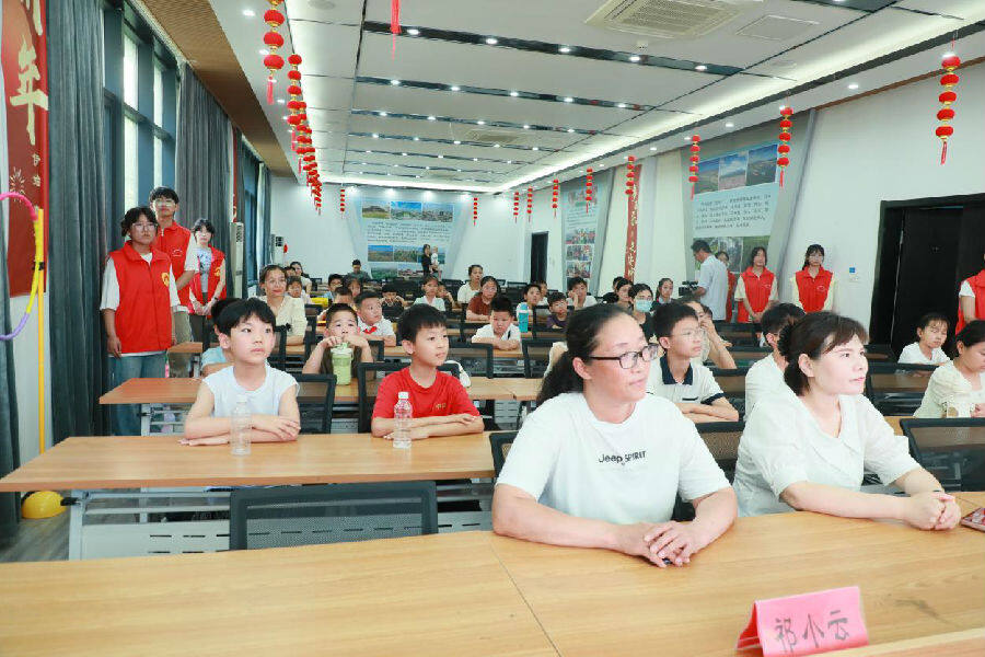 “暑”你精彩公益暑托班启动仪式现场（朱代桂 摄）