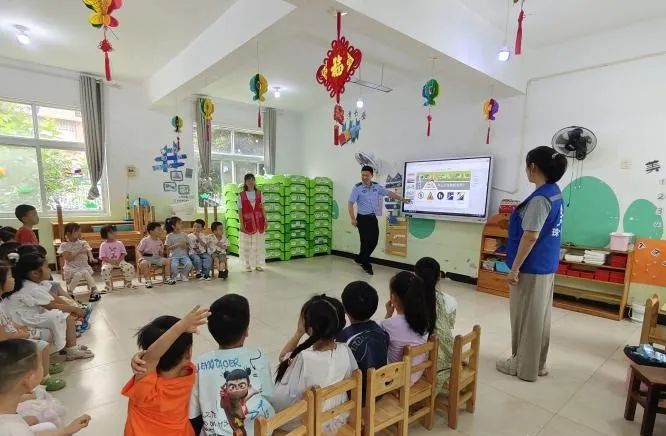 梦园社区辖区幼儿园开展安全教育知识讲座（汪雅婷 摄）