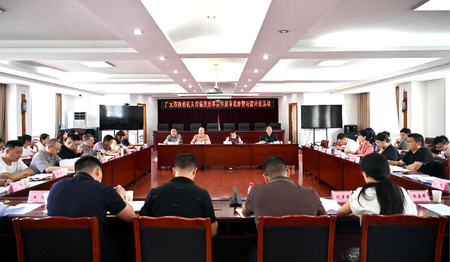 听庭评议现场（赵莉  摄）