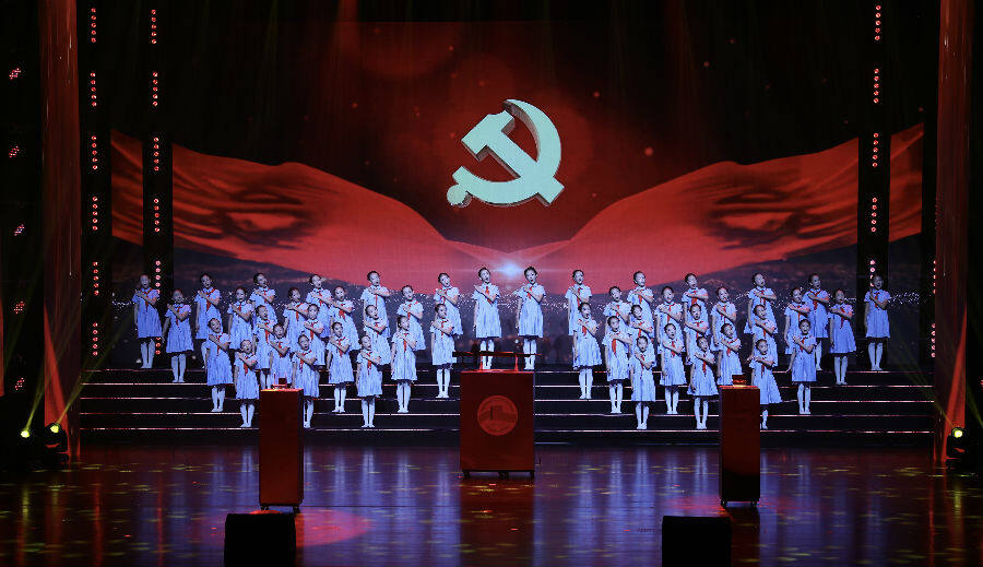 少儿合唱团唱响熟悉的旋律 （席兆平 摄）