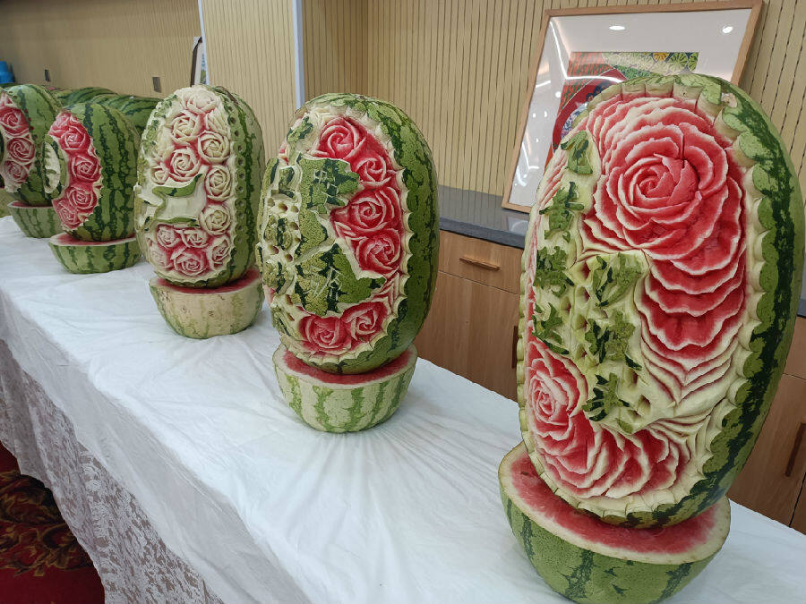 现场展示硒砂瓜（杨开新 摄）