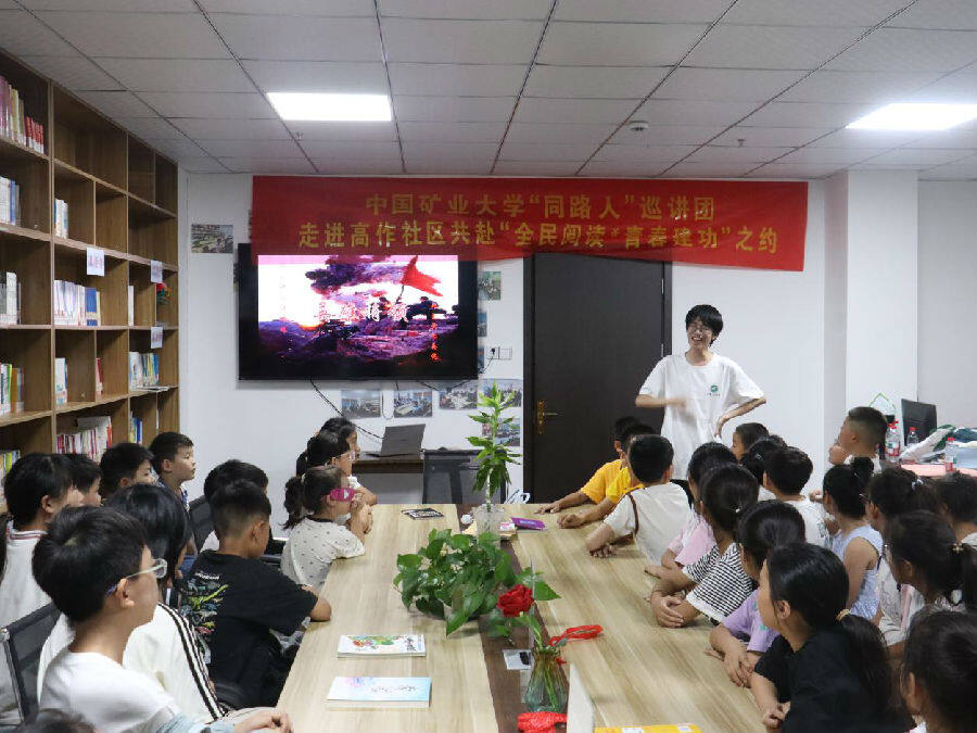 在高作镇高作社区农家书屋活动现场（杨奕摄）