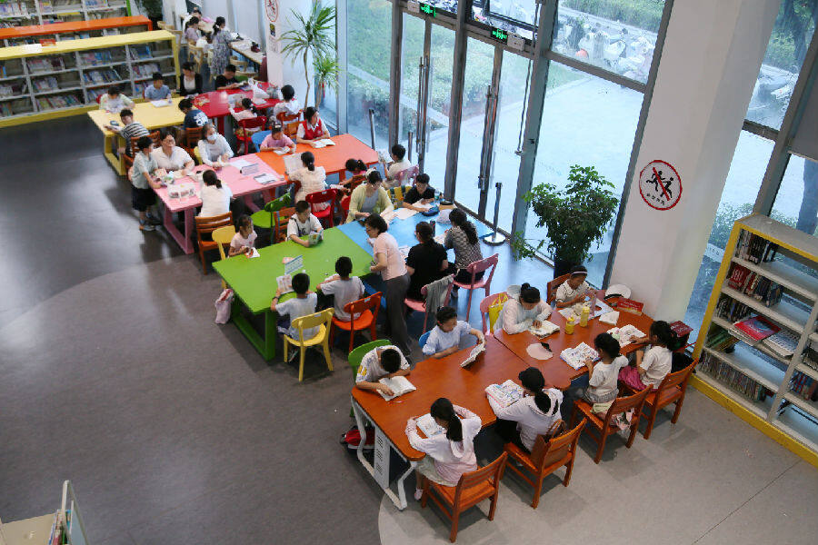 一楼阅览区座无虚席。（苗瑞丰 摄）