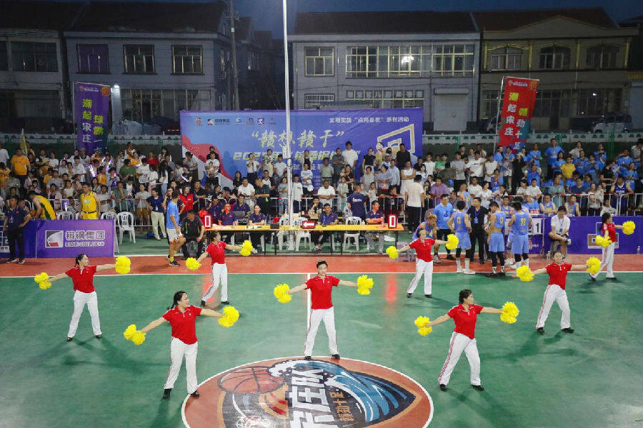 比赛中场文艺演出（张南宁 摄）