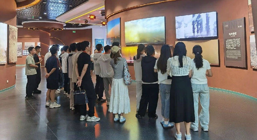 硕博人才参观博物馆（赵粉 摄）