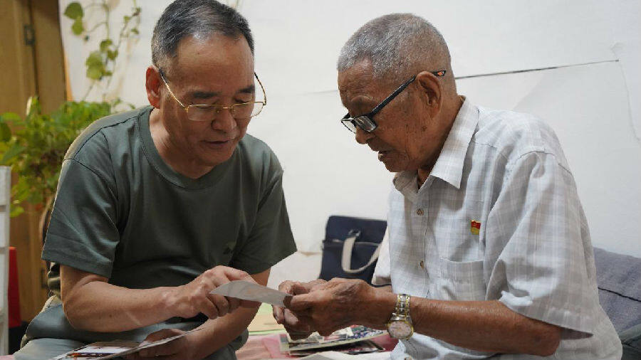 寻亲人员在武之权家里（殷开军 摄）
