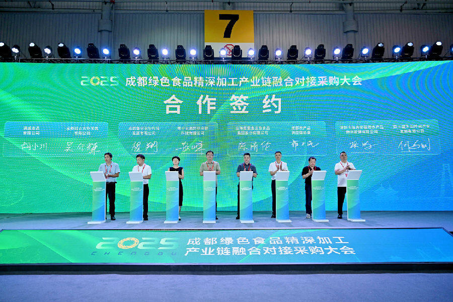 签约现场（戚原 摄）