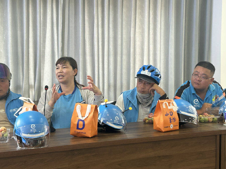 骑手发表意见和建议。（周赟 摄）