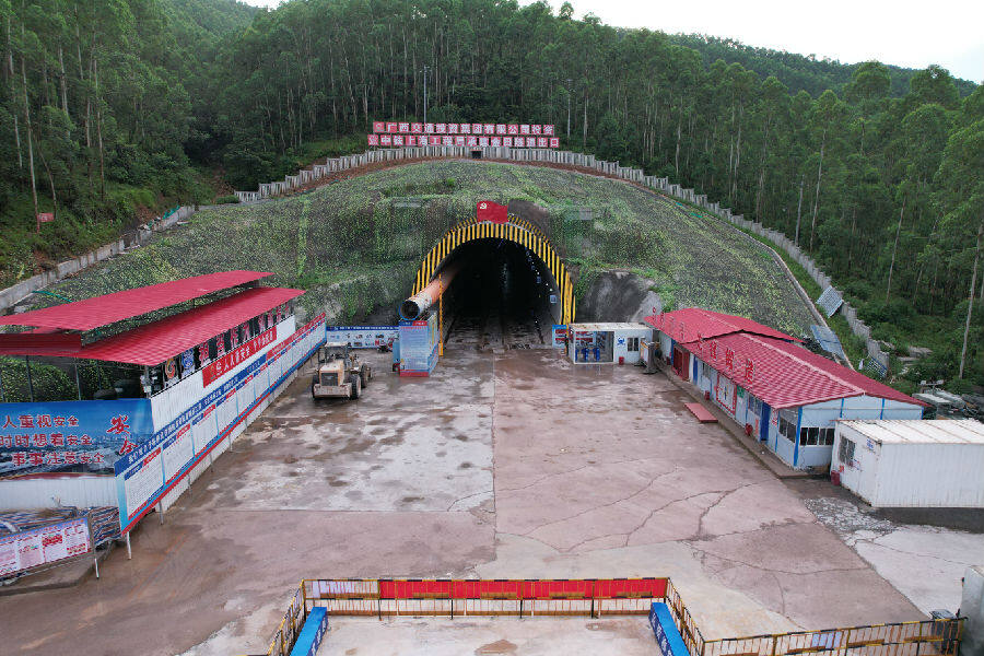 柳梧铁路金田隧道顺利贯通（孙超 摄）