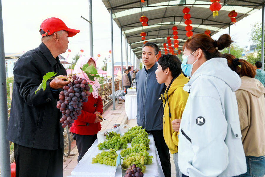 活动现场（余劲草 摄）