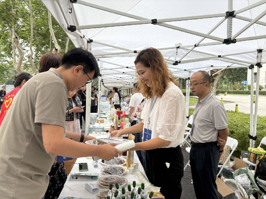 江苏省农业科学院公众开放日活动现场（张伟伟 摄）
