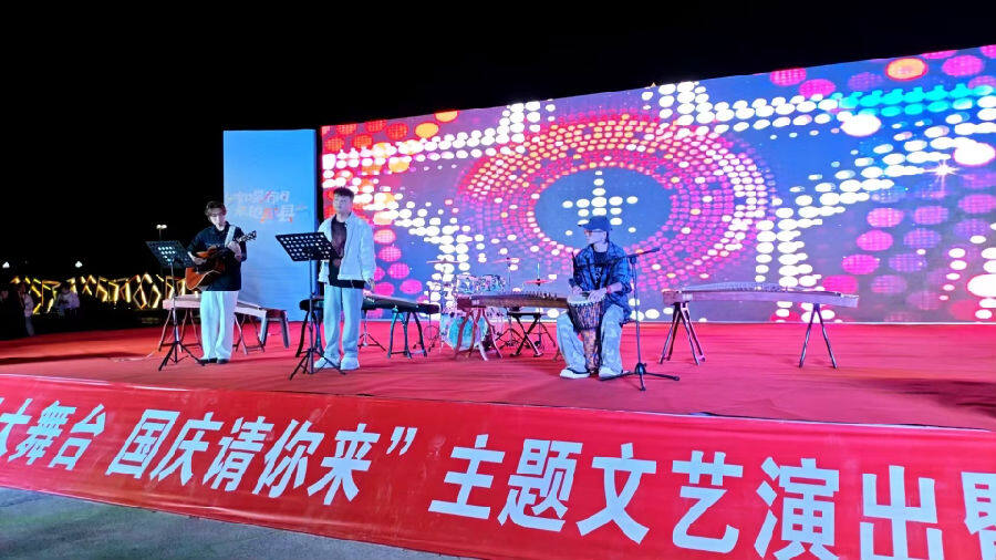 “成县大舞台·国庆请你来”主题系列文艺演出活动（刘建军 摄）