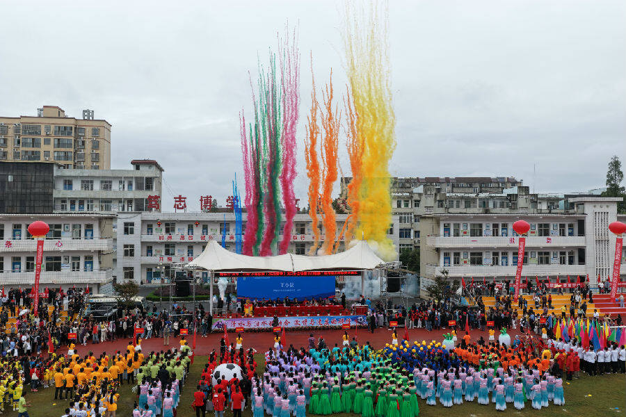 开幕式上的启动仪式现场(钟国庆 摄) 开幕式上的启动仪式现场(钟国庆 摄)