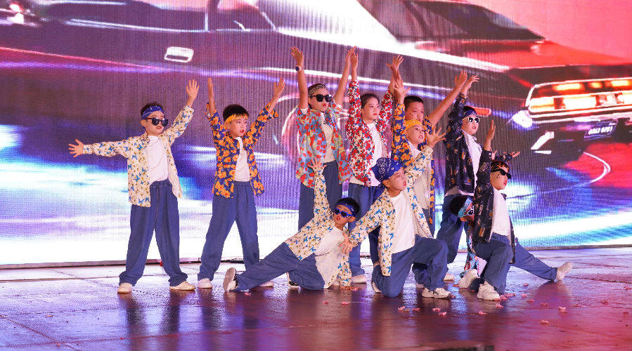 “成县大舞台·国庆请你来”主题系列文艺演出活动（刘建军 摄）