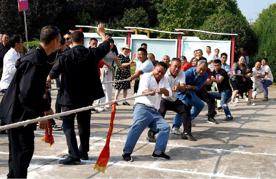 新集镇2025年国庆文体惠民活动现场(陈骏 摄) 新集镇2025年国庆文体惠民活动现场(陈骏 摄)