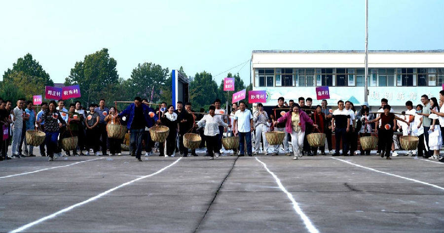 新集镇2025年国庆文体惠民活动现场(陈骏 摄) 新集镇2025年国庆文体惠民活动现场(陈骏 摄)