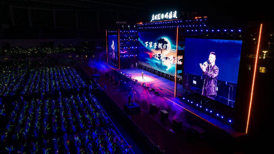 演唱会活动现场(尹思源 摄) 演唱会活动现场(尹思源 摄)