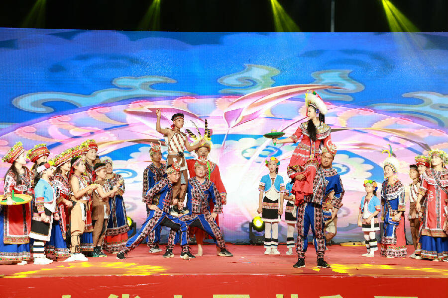 舞蹈《传承》(汤平 摄) 舞蹈《传承》(汤平 摄)