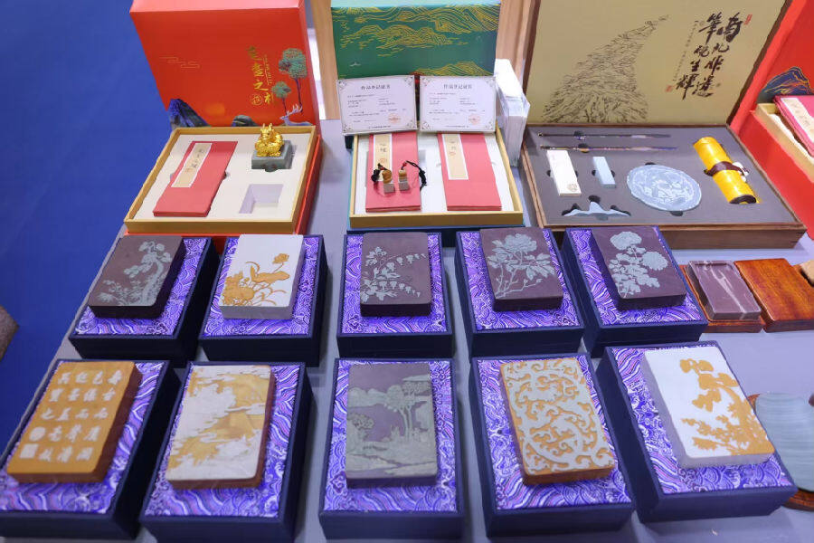 江源区松花石展品亮相第十届中国国际版权博览会（王浩宇 摄）