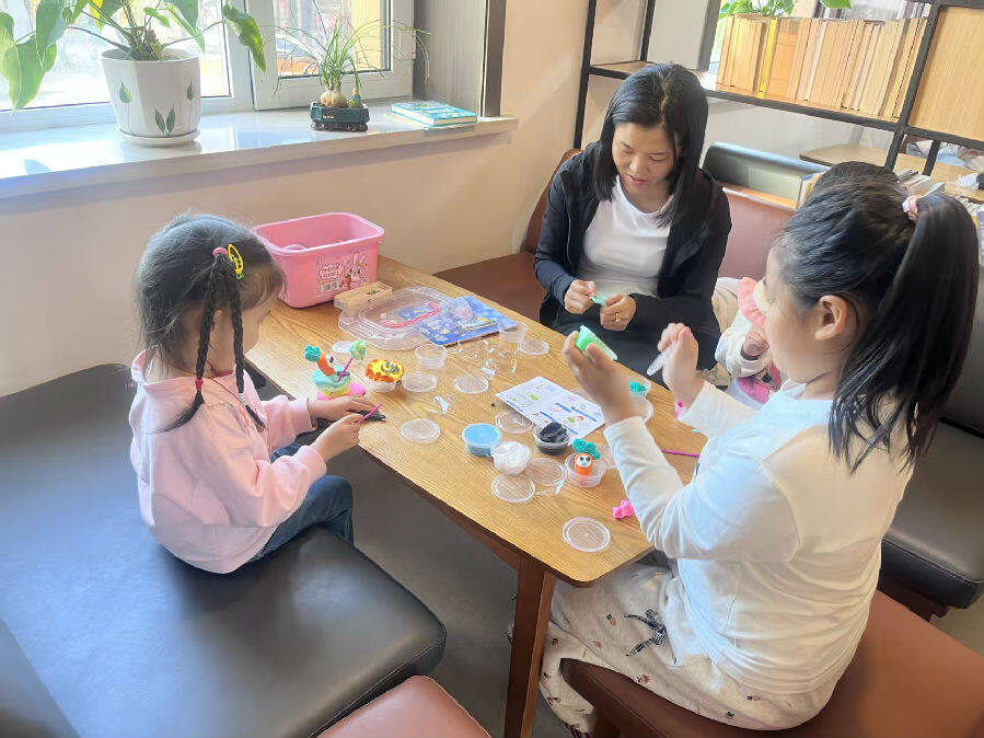 互动小组(冯缨淇 摄) 互动小组(冯缨淇 摄)