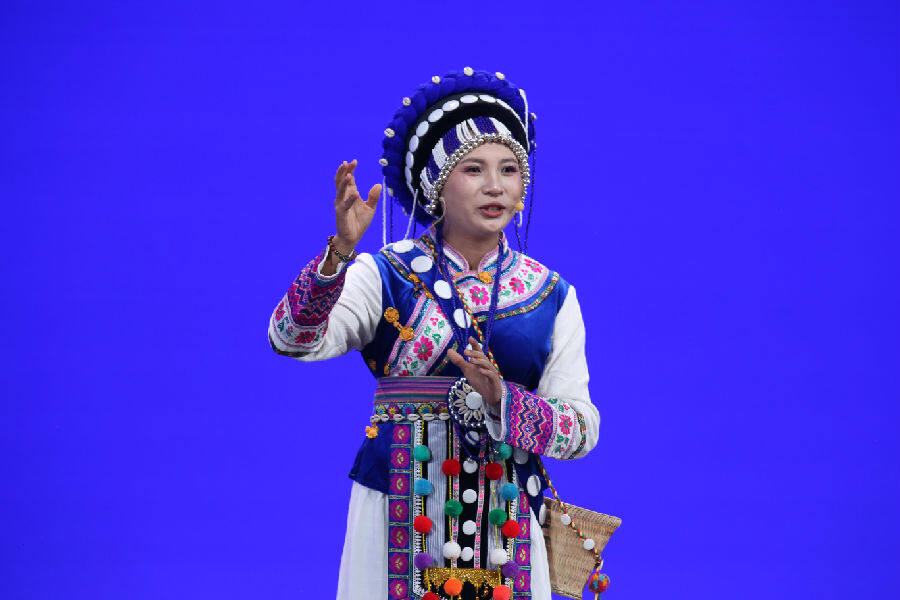 李佳洁在第五届中国新农民故事会上(郑义 摄) 李佳洁在第五届中国新农民故事会上(郑义 摄)