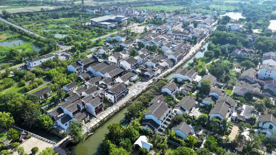 吴兴区八里店镇潞村古村落鸟瞰图 (何伟卫 摄) 吴兴区八里店镇潞村古村落鸟瞰图 (何伟卫 摄)
