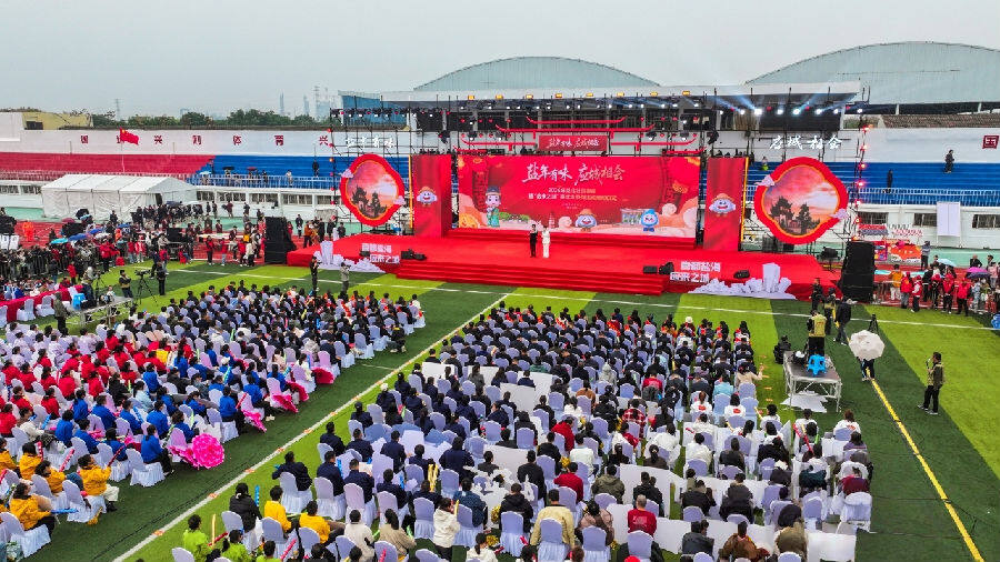 2026年湖北社区春晚暨“应来之城”嘉年华系列活动现场(孟扬 摄) 2026年湖北社区春晚暨“应来之城”嘉年华系列活动现场(孟扬 摄)