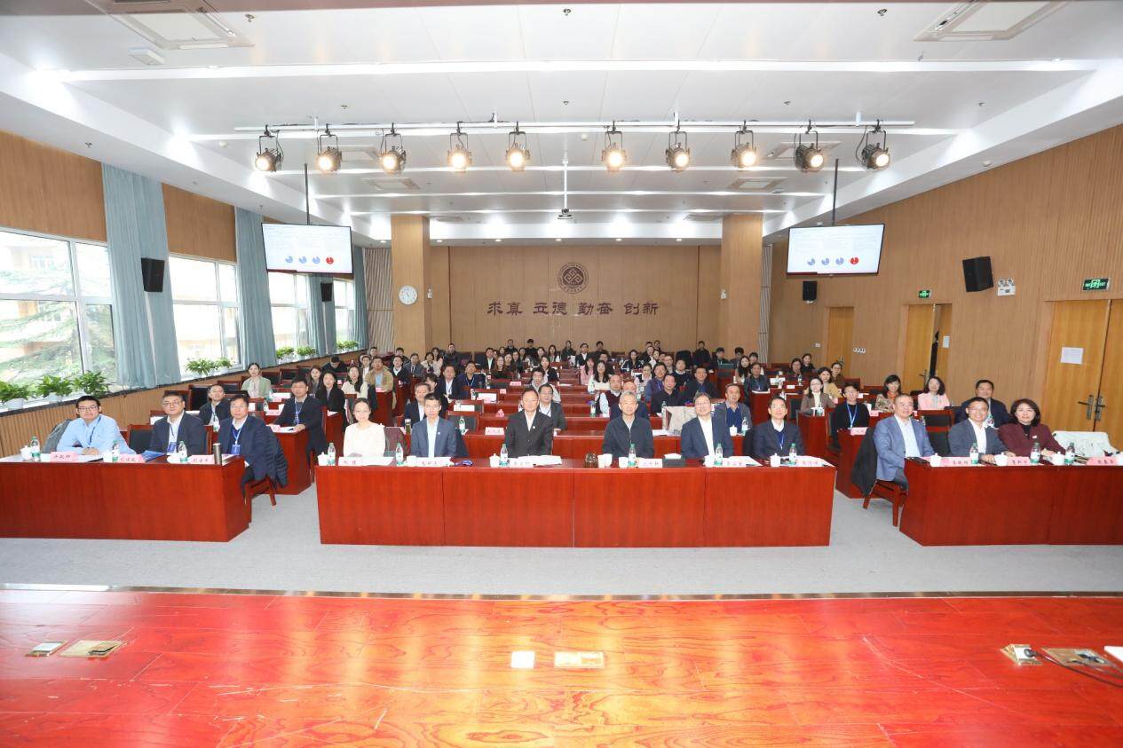 活动现场(高云良 摄) 活动现场(高云良 摄)