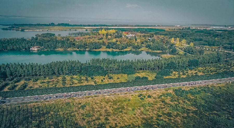 漳河比赛现场航拍图(黎威晗 摄) 漳河比赛现场航拍图(黎威晗 摄)