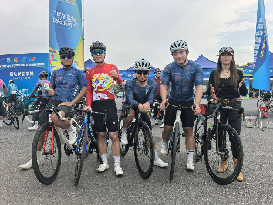 荆州文旅单车驿站车队(余惠玲 摄) 荆州文旅单车驿站车队(余惠玲 摄)