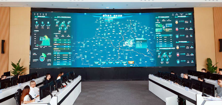 “数字西充、城市超脑”指挥中心(廖桂华 摄) “数字西充、城市超脑”指挥中心(廖桂华 摄)