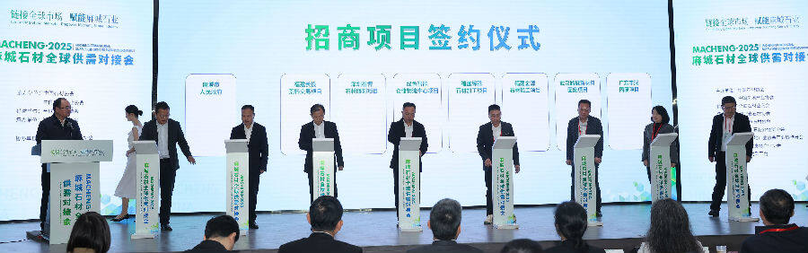 招商签约现场(张立强 摄)