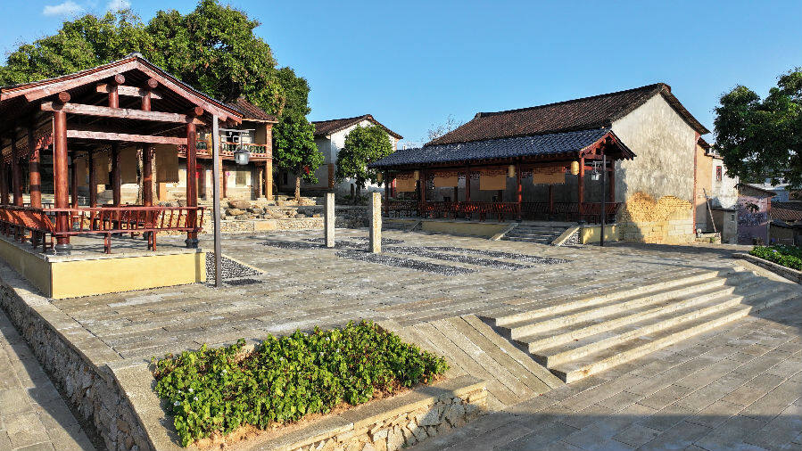 芹坂村中一角,修葺一新。(宋清忠 摄) 芹坂村中一角,修葺一新。(宋清忠 摄)