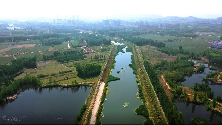 水清岸绿的康汇河(赵雨萌 摄) 水清岸绿的康汇河(赵雨萌 摄)
