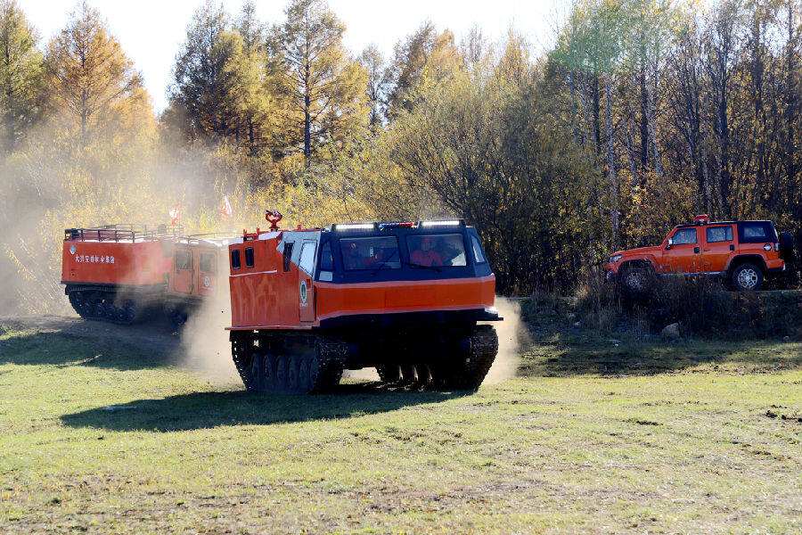 塔河林业局组织开展“绿盾2025”森林防火野外实训演练。(段明琦 摄) 塔河林业局组织开展“绿盾2025”森林防火野外实训演练。(段明琦 摄)