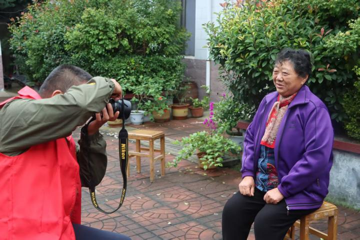 笑脸装进镜头里（王首魁 摄）