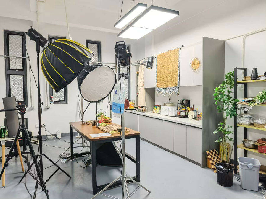 屯溪区奕棋镇“自心堂”直播基地（武军 摄）