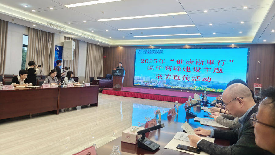 活动现场 (曾庆华 摄) 活动现场 (曾庆华 摄)