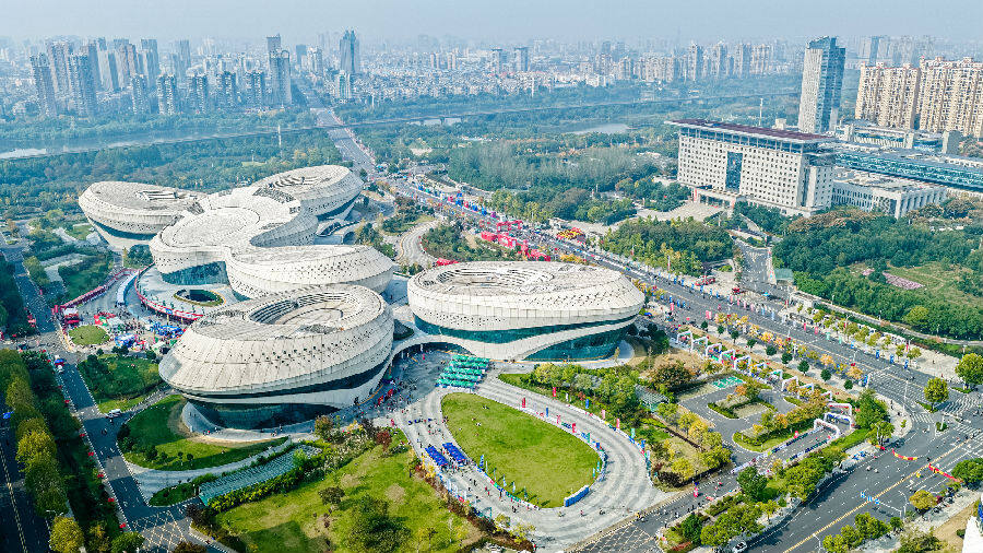 孝感市文化中心航拍图(肖萱 摄) 孝感市文化中心航拍图(肖萱 摄)