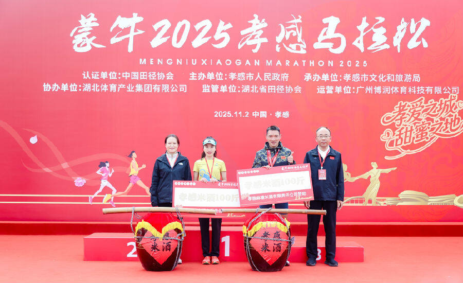 颁奖仪式现场(肖萱 摄) 颁奖仪式现场(肖萱 摄)