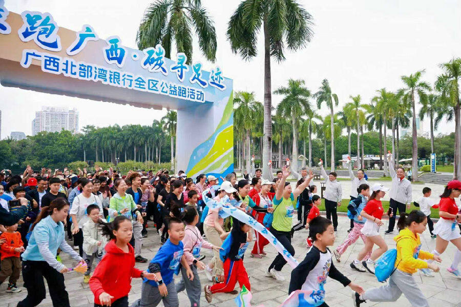 活动现场 (韦星智 摄) 活动现场 (韦星智 摄)