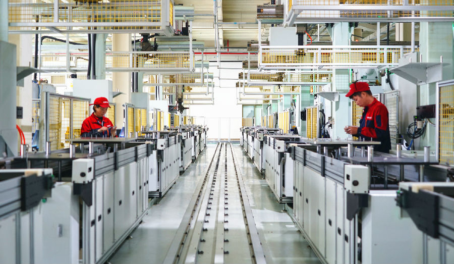 九天真空智能化车间(衡欢 摄) 九天真空智能化车间(衡欢 摄)