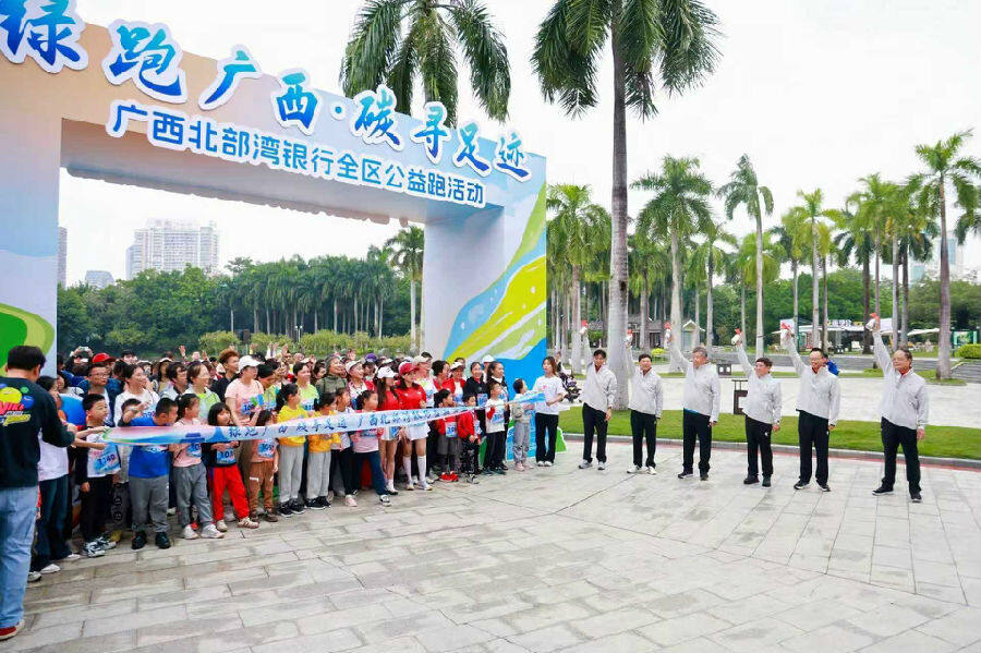 活动现场 (韦星智 摄) 活动现场 (韦星智 摄)