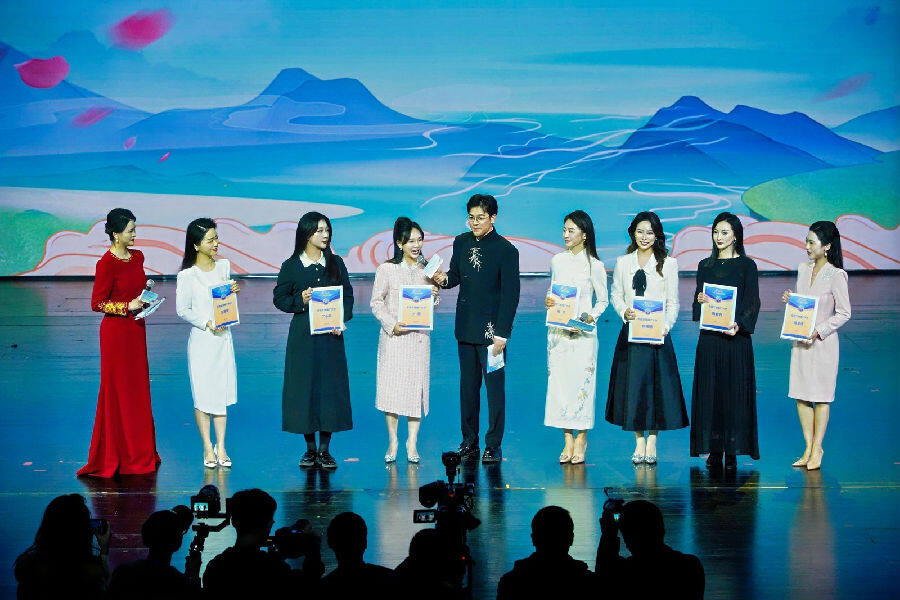 “孝感文旅推广大使”(姜珂 摄) “孝感文旅推广大使”(姜珂 摄)