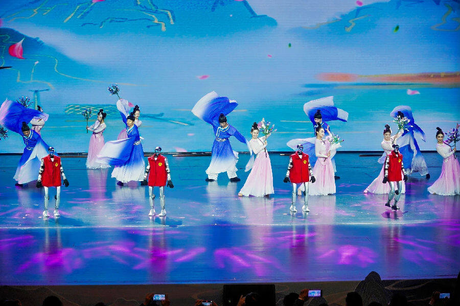 精彩表演现场(姜珂 摄) 精彩表演现场(姜珂 摄)