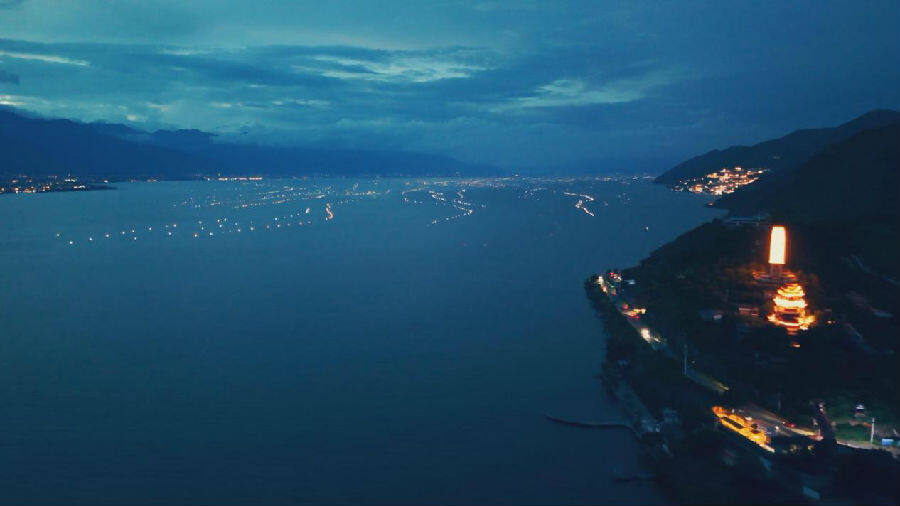 如梦如幻的渔灯夜景（张静 摄）