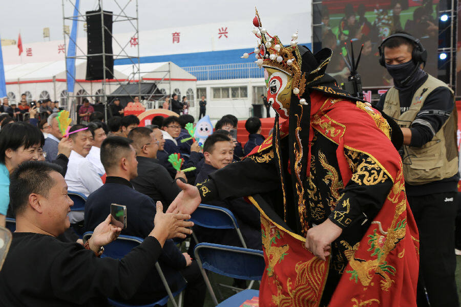 魔术表演互动现场(卢慧贤 摄) 魔术表演互动现场(卢慧贤 摄)